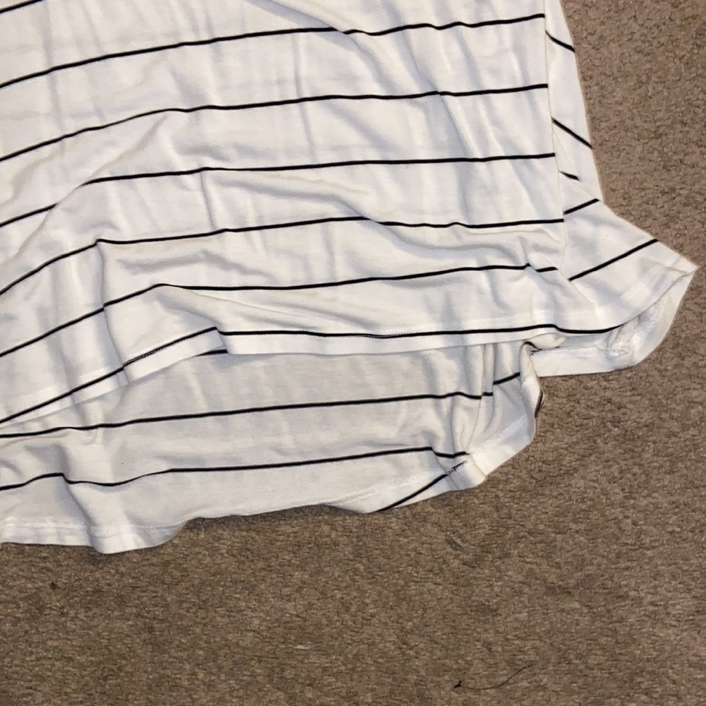 Hi-Low Crop Top - Picture 3 of 4